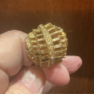 Vintage Vogue Elegant Gold Toned Statement Ring with Crystals one size